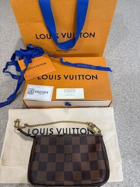 Louis Vuitton Red Interior Fabric Snapshot